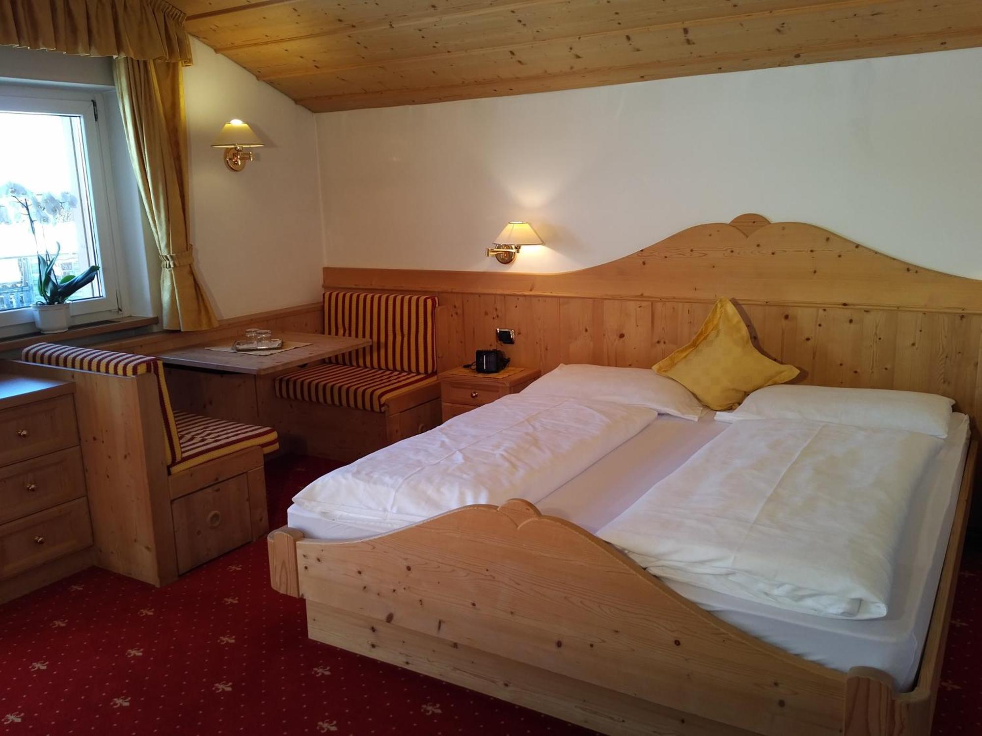 Hotel Garni Waltoy à Selva di Val Gardena Extérieur photo